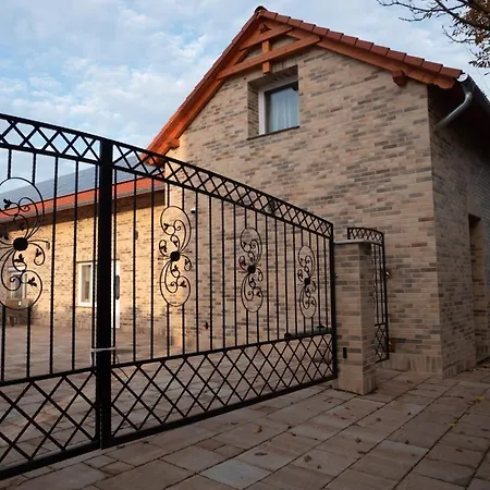 Andoravendeghaz - *
